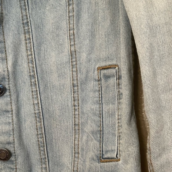 Mossimo Teen Wolf Malia Light Wash Jean Jacket - Picture 8 of 11